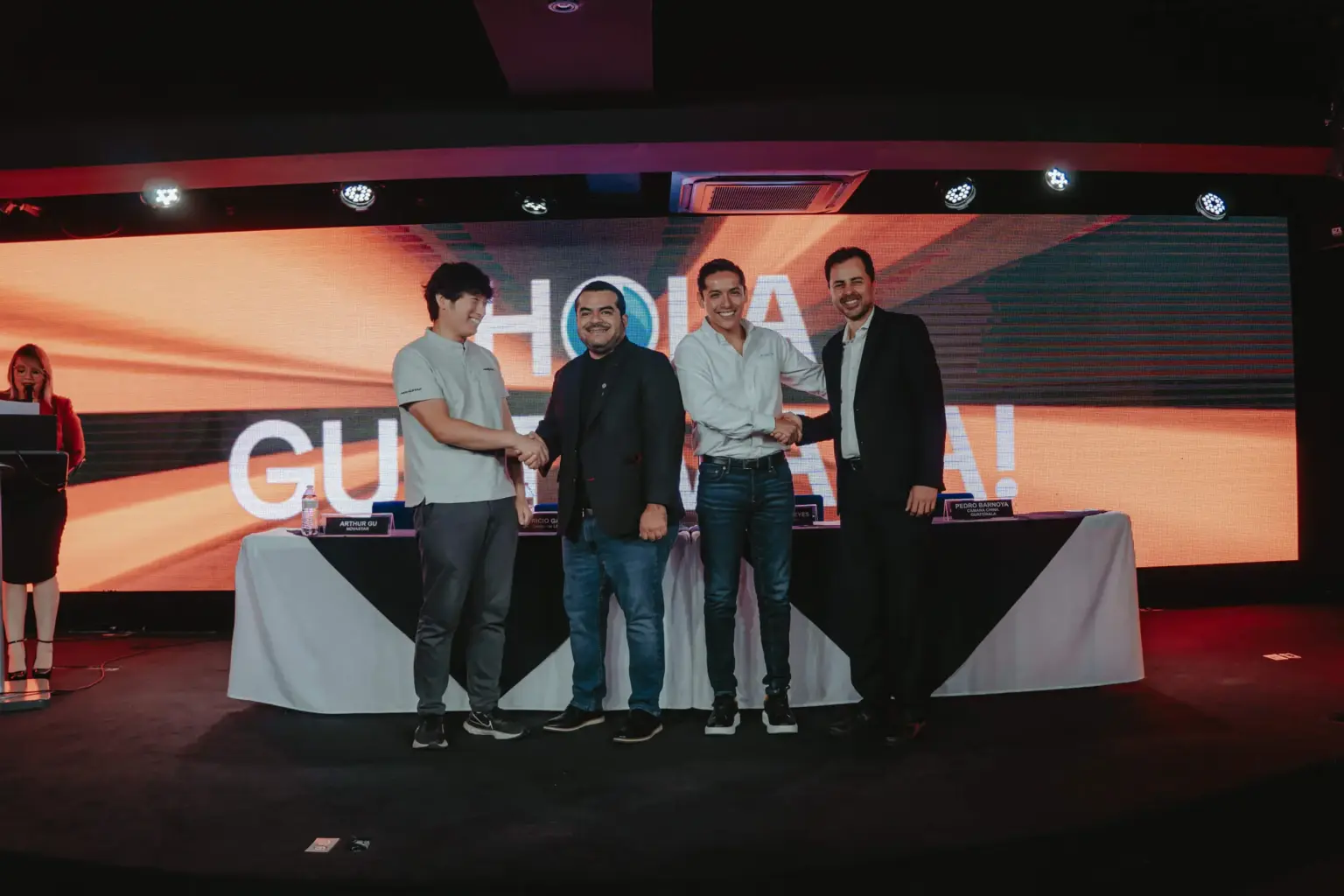 Corpotek firma alianza con empresas internacionales para revolucionar la tecnología LED en Guatemala